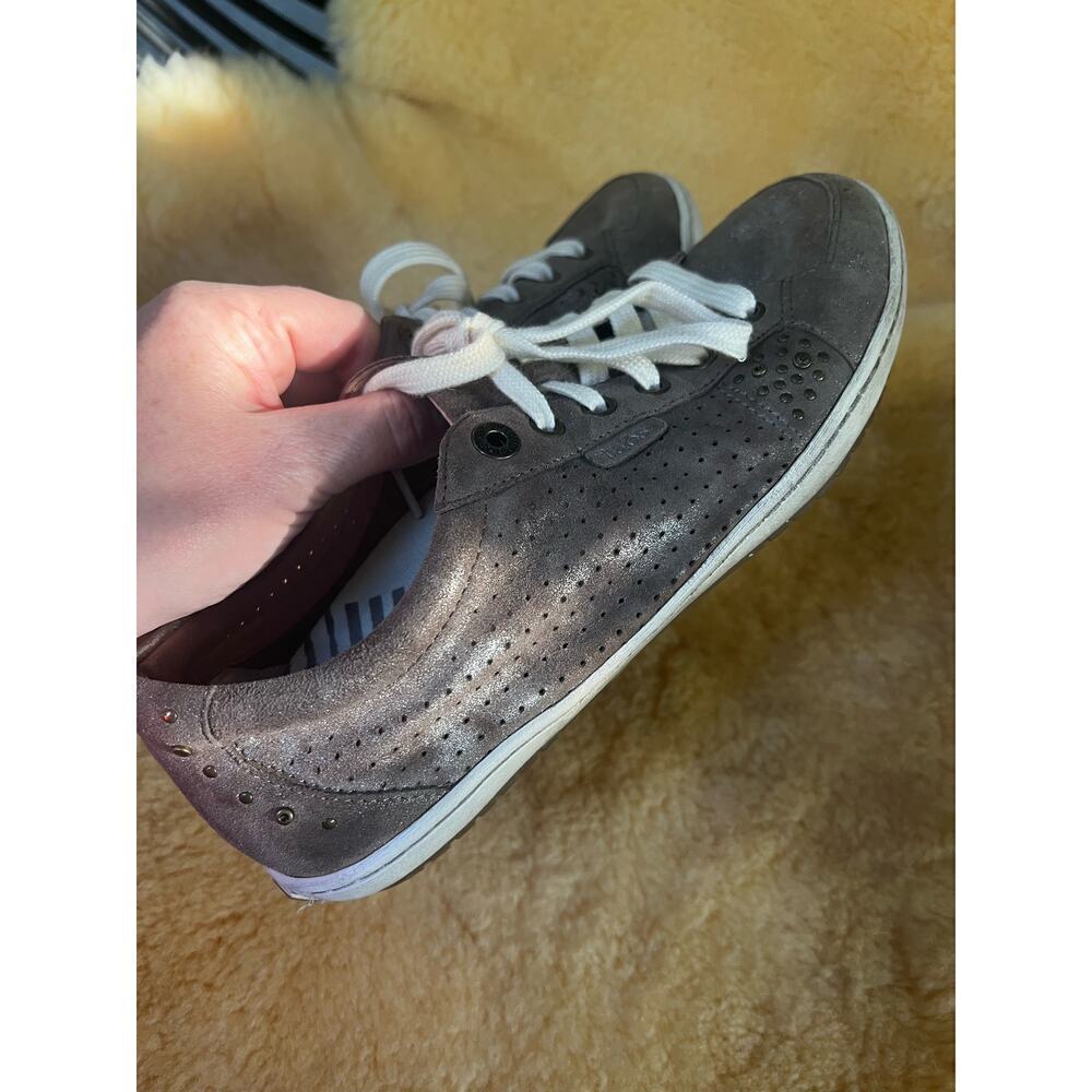 Taos freedom down metallic‎ sneakers womens 9